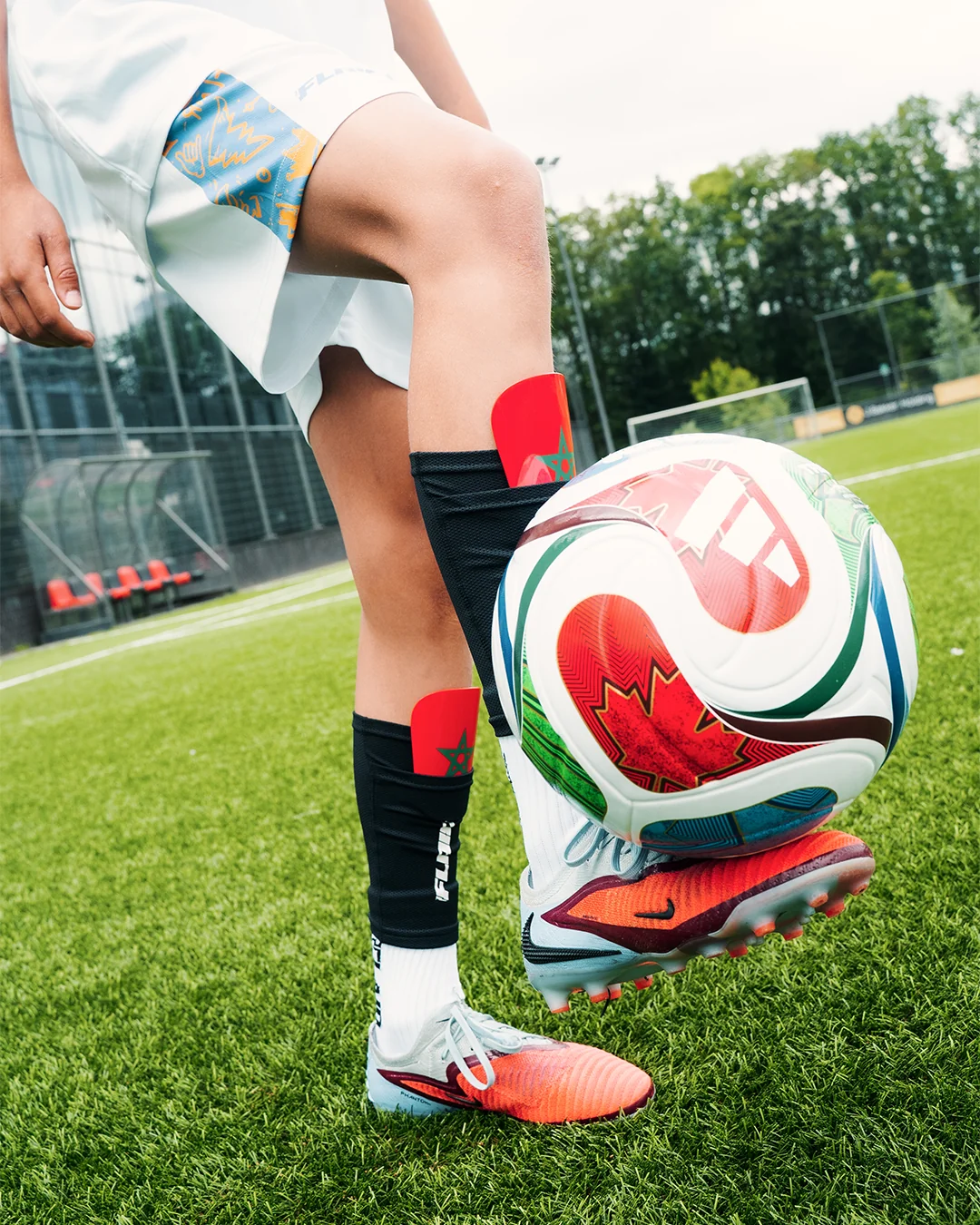 WC Shin Pads Kids - Image 8