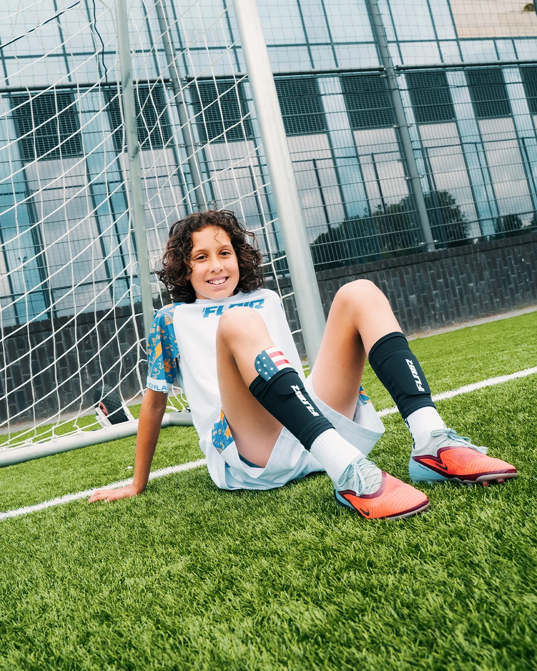 WC Shin Pads Kids - Image 9
